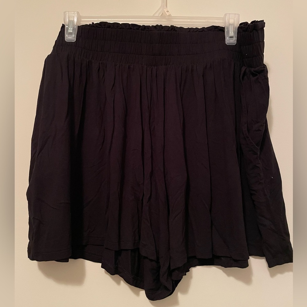 Terra & Sky Women's Black & Green Short Set